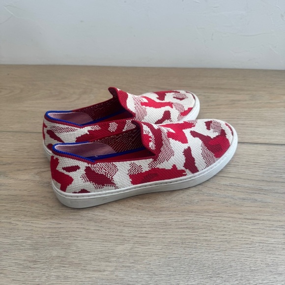 Rothy's The Kid Red Llama Camo Slip On Comfort Sneaker Unisex Size 4 - Picture 3 of 6